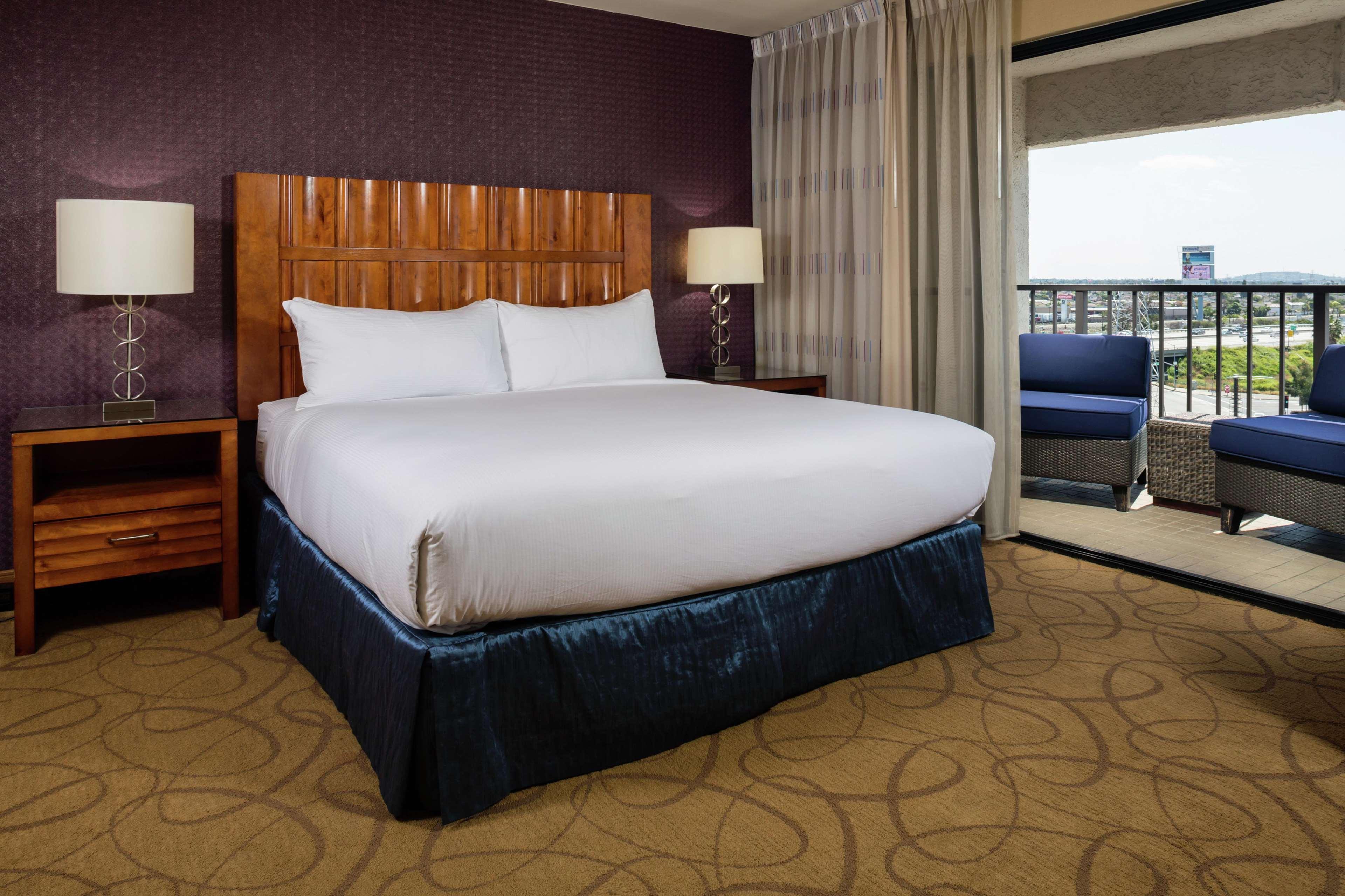 Doubletree By Hilton Carson Hotel Eksteriør billede